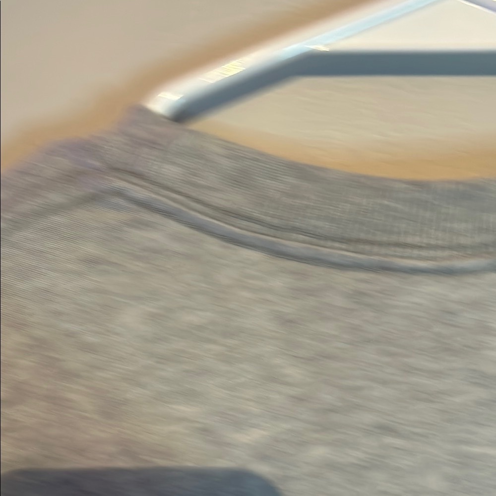 Hollister Heather Gray Crewneck Top - Picture 10 of 10